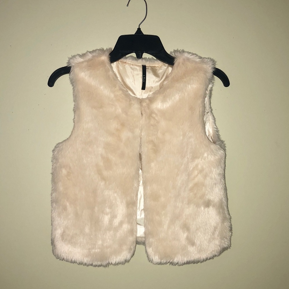 🆕FAUX FUR VEST🆕